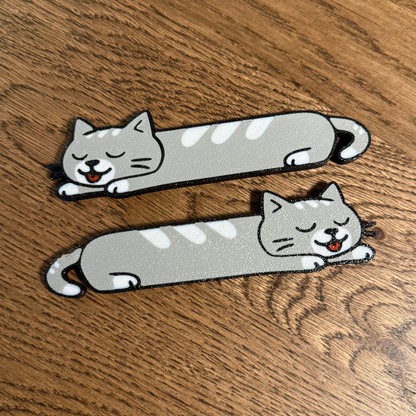 Magnetic Sleeping Cat Photo Holder – Cozy Desk & Fridge Decor (2-Piece Set)