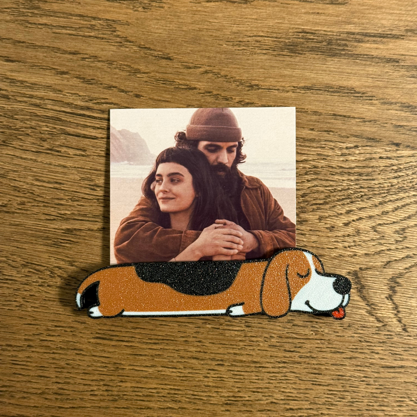 Magnetic Hound Dog Photo Holder – Cute & Warm Display Set (2-Piece)